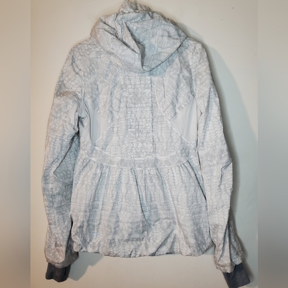 Womens Lululemon Run Hustle Jacket Size 6 White Reflective Glacier Lace - Picture 11 of 16